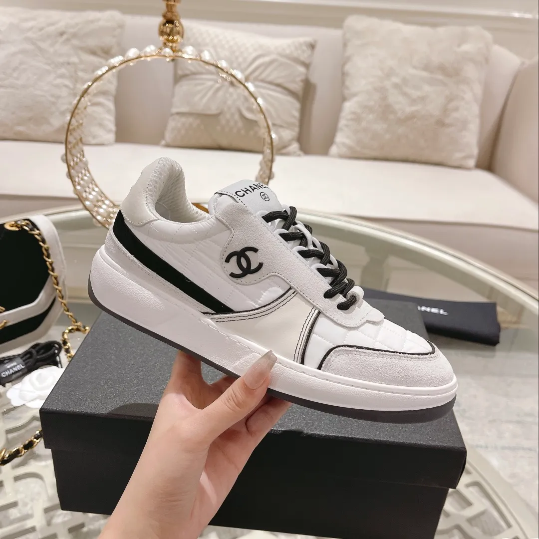 👟👟Ex-factory price 600 Chanel 23C Latest hot style Panda Black and white sneakers Casual sneakers Xiaoxiang Year-end hot item Classic black and white Panda color diamond fresh color matching Coco girls must buy, super beautiful fabric: original customized cowhide + technical cloth inner lining: original imported breathable mesh lining outsole: original molded rubber + T👟👟 ex-factory price U combination Bottom thickness: 3CM Size: Women's 35-40